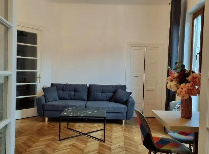 Cozy Apartment Near City Center